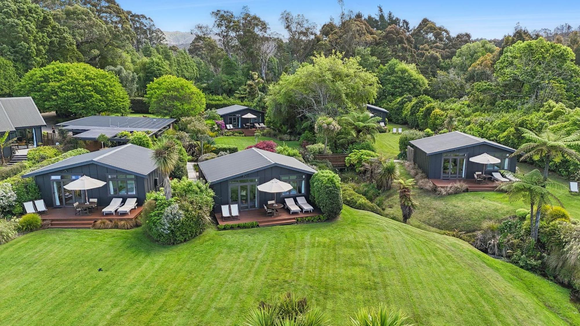 Adrift In Golden Bay- Absolute Beachfront Villas (Adults Only) Collingwood Exterior photo