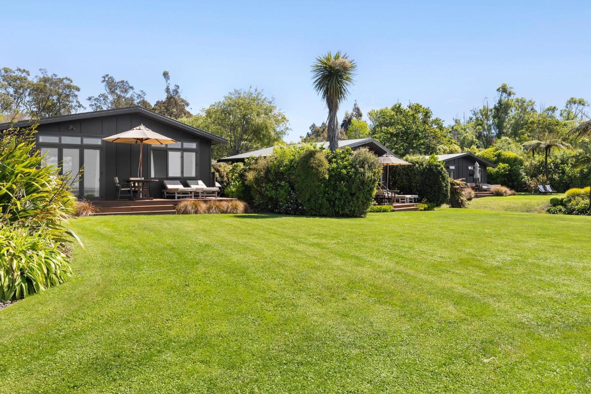 Adrift In Golden Bay- Absolute Beachfront Villas (Adults Only) Collingwood Exterior photo