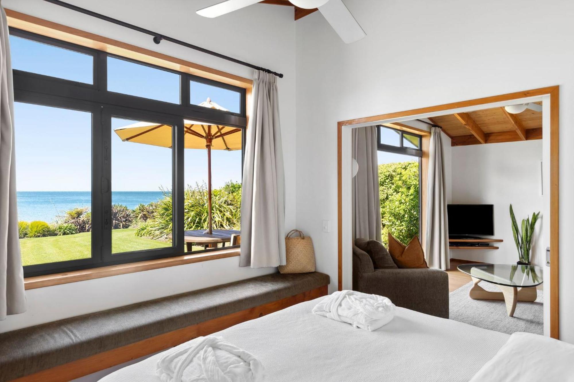 Adrift In Golden Bay- Absolute Beachfront Villas (Adults Only) Collingwood Exterior photo