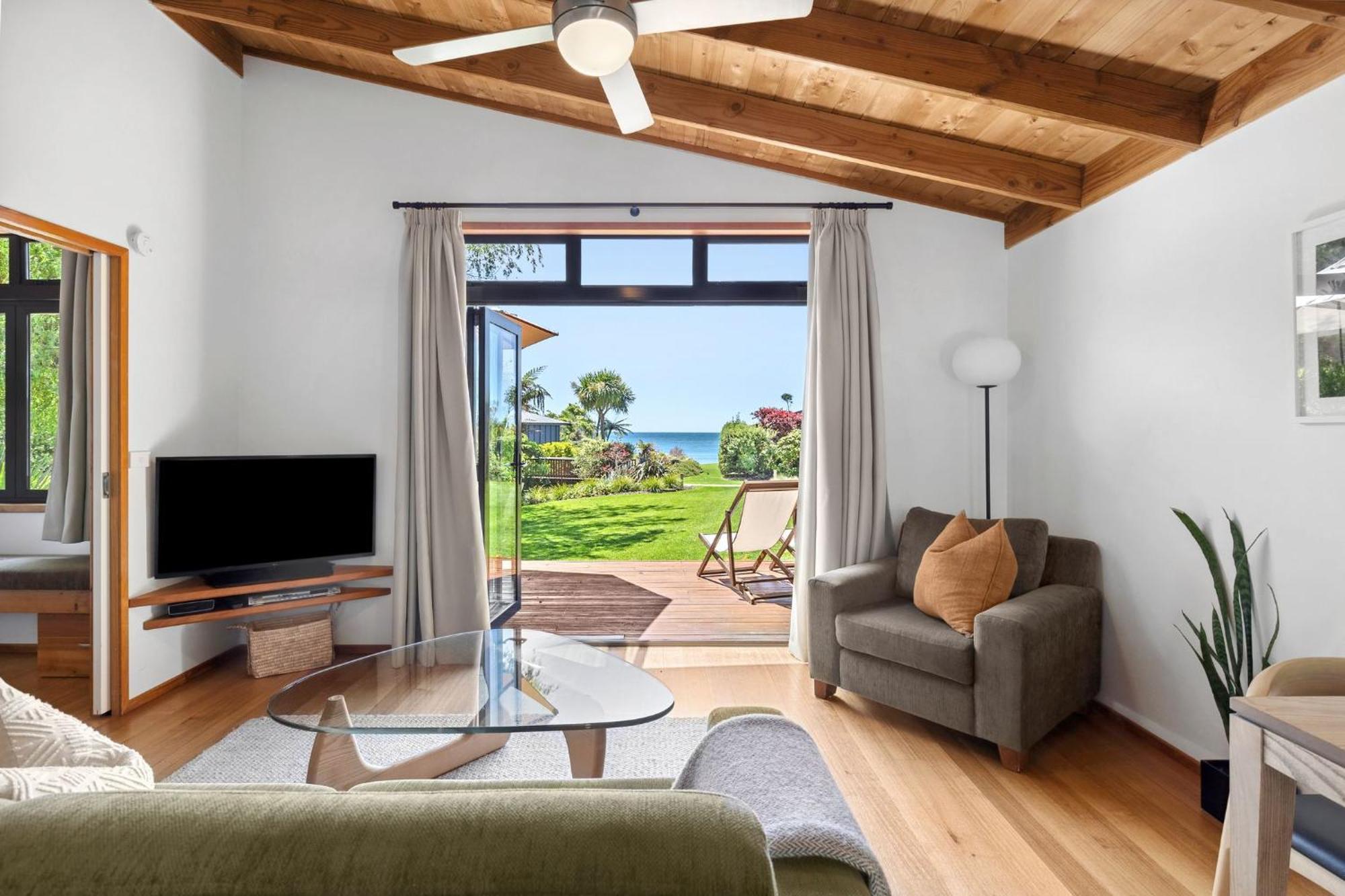 Adrift In Golden Bay- Absolute Beachfront Villas (Adults Only) Collingwood Exterior photo